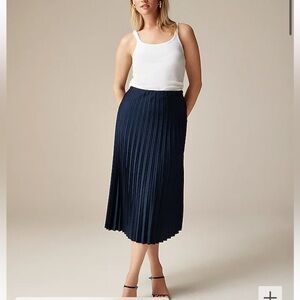 Navy Blue J Crew pleated skirt. Size xl
